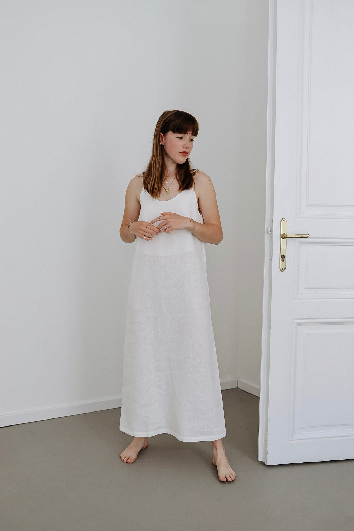 Ľanové šaty s otvoreným chrbtom GUST