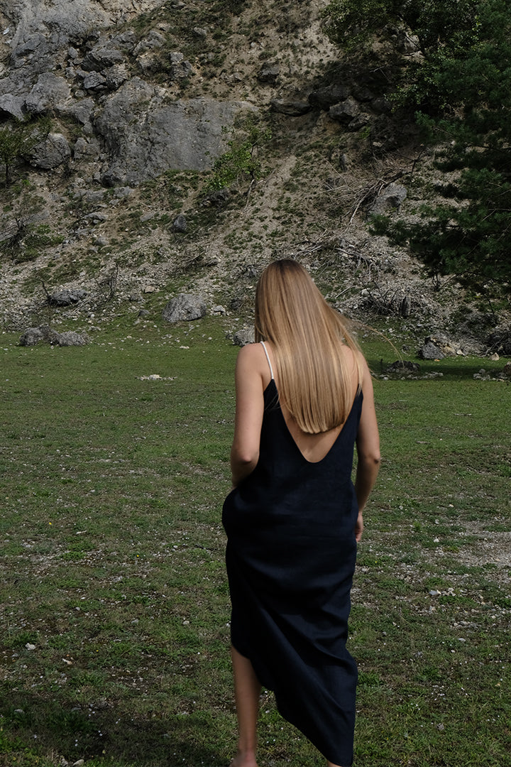 Ľanové šaty s otvoreným chrbtom GUST