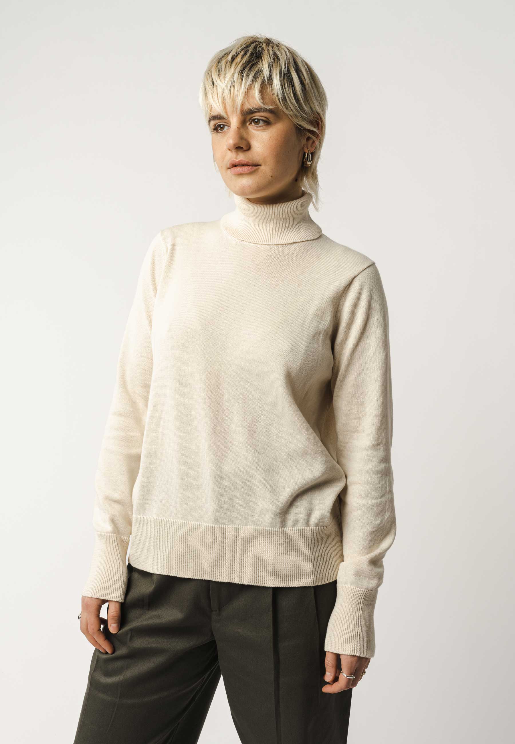 Mayura_Turtleneck-Knit-Jumper_cream_01.jpg