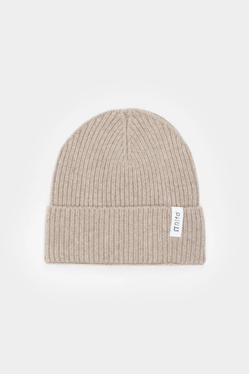 001beigesabbiaRecycled-cashmere-beanie-Marcello-1_800x1200_crop_center.webp