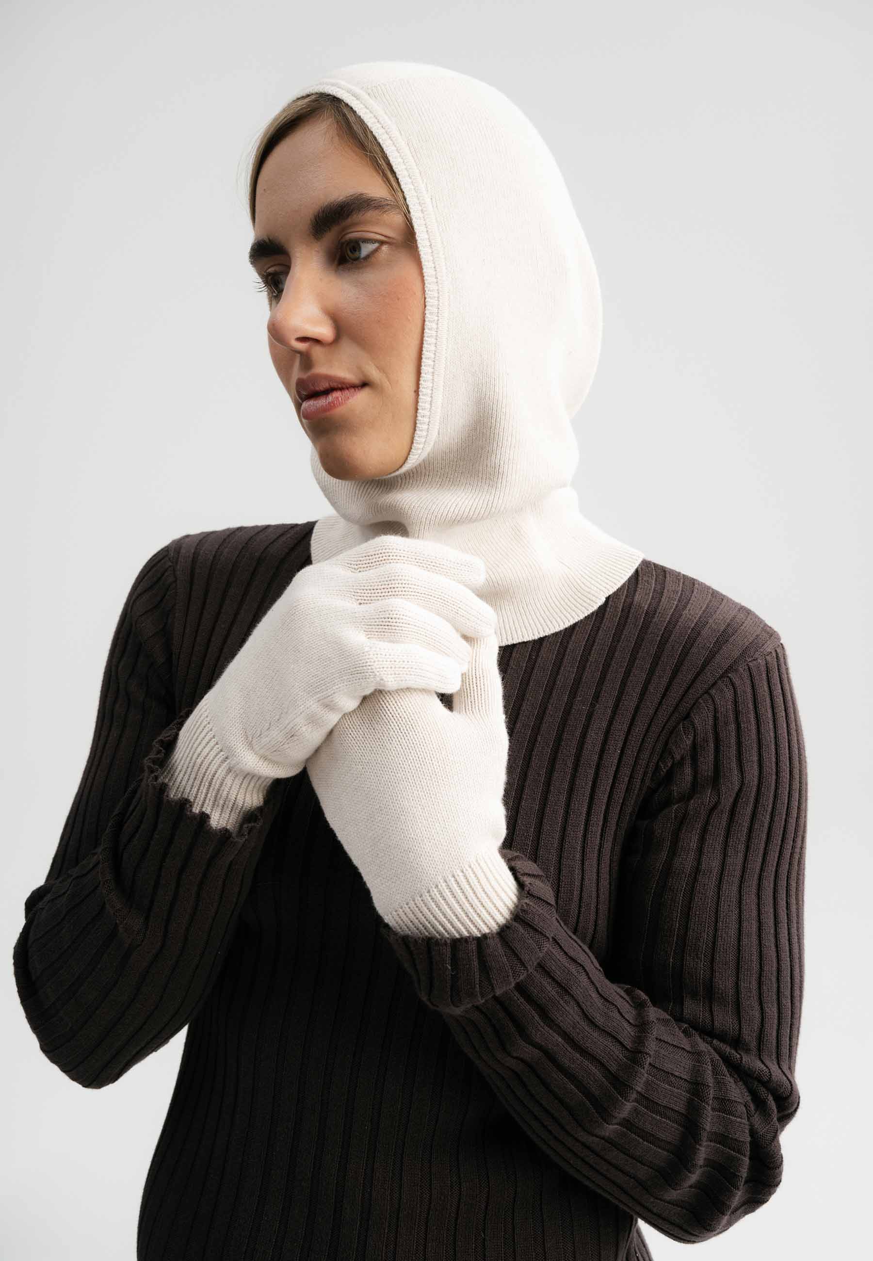 Charvi_Fine Knit Balaclava_Women_cream blend_03.jpg