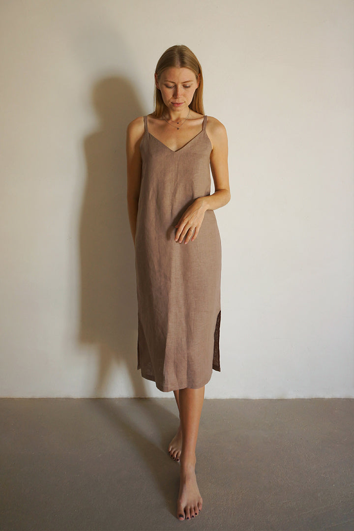 linen-Vdress-cocoa-gust4.jpg