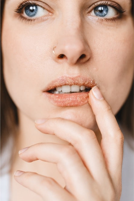 eng_pm_Honey-Lip-Scrub-251_2_edited.jpg