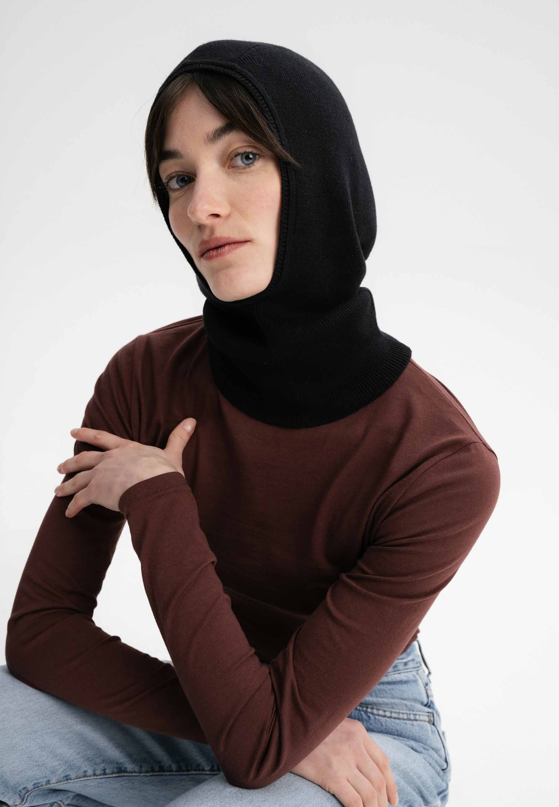 Charvi_Fine-Knit-Balaclava_women_black_01.jpg