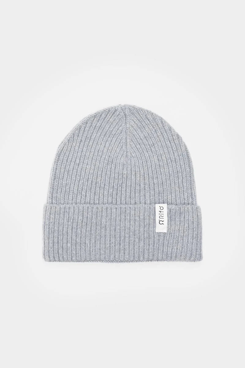 001grigiocalceRecycled-cashmere-beanie-Marcello-19_800x1200_crop_center.webp
