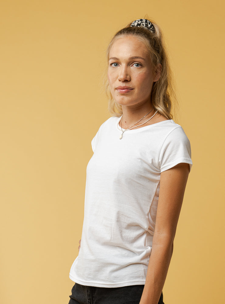 02_Basic T-Shirt Woman_white_72dpi_DSC_0