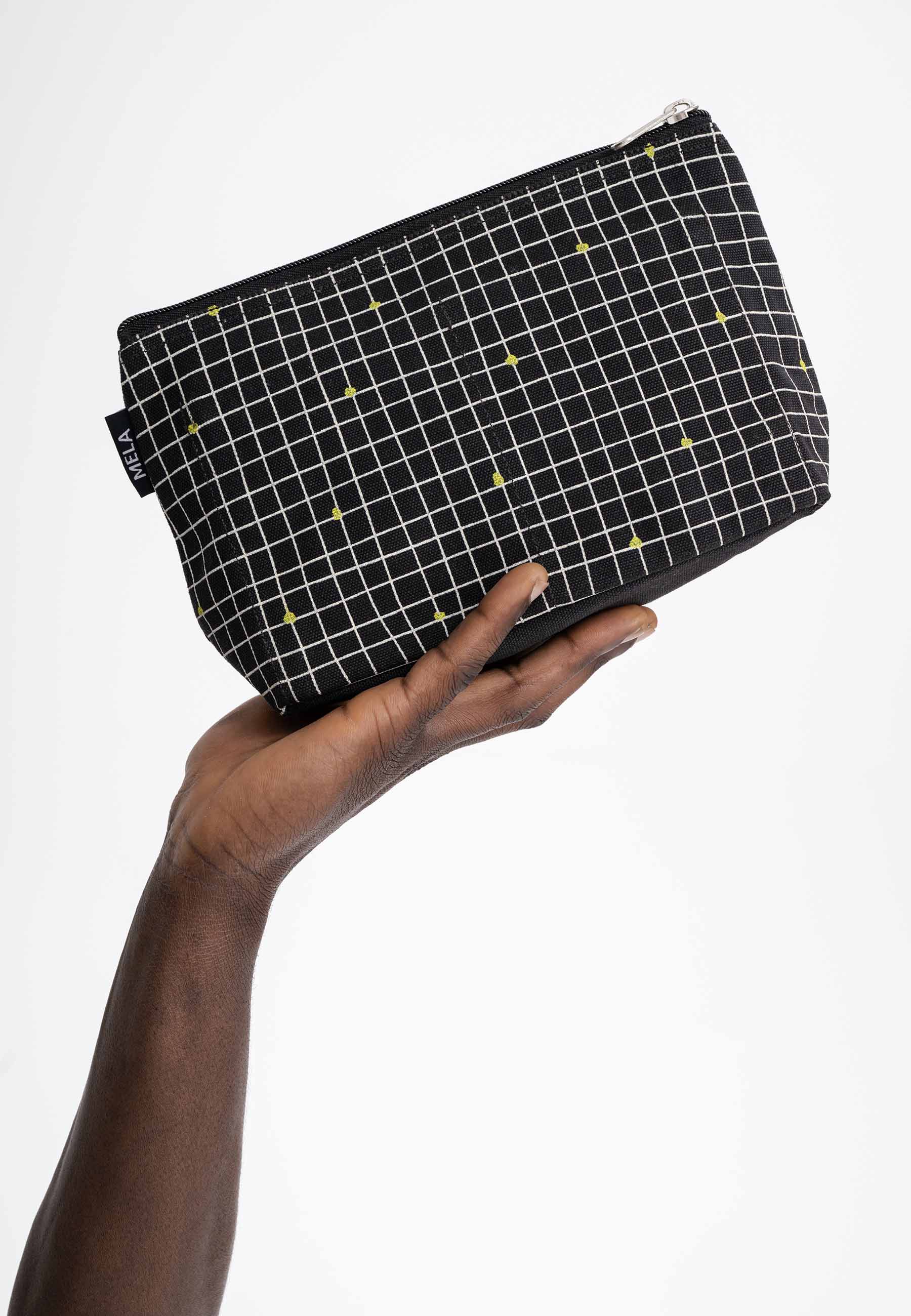 Big Pouch_black grid_01.jpg