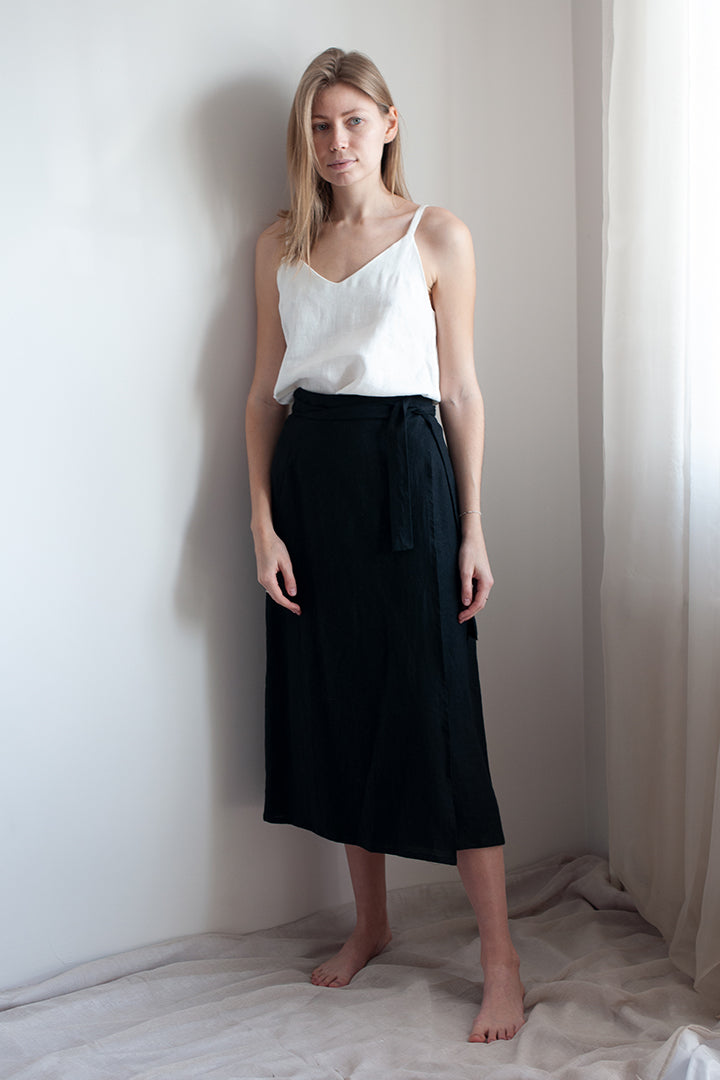 gust-wrapskirt-black1.jpg