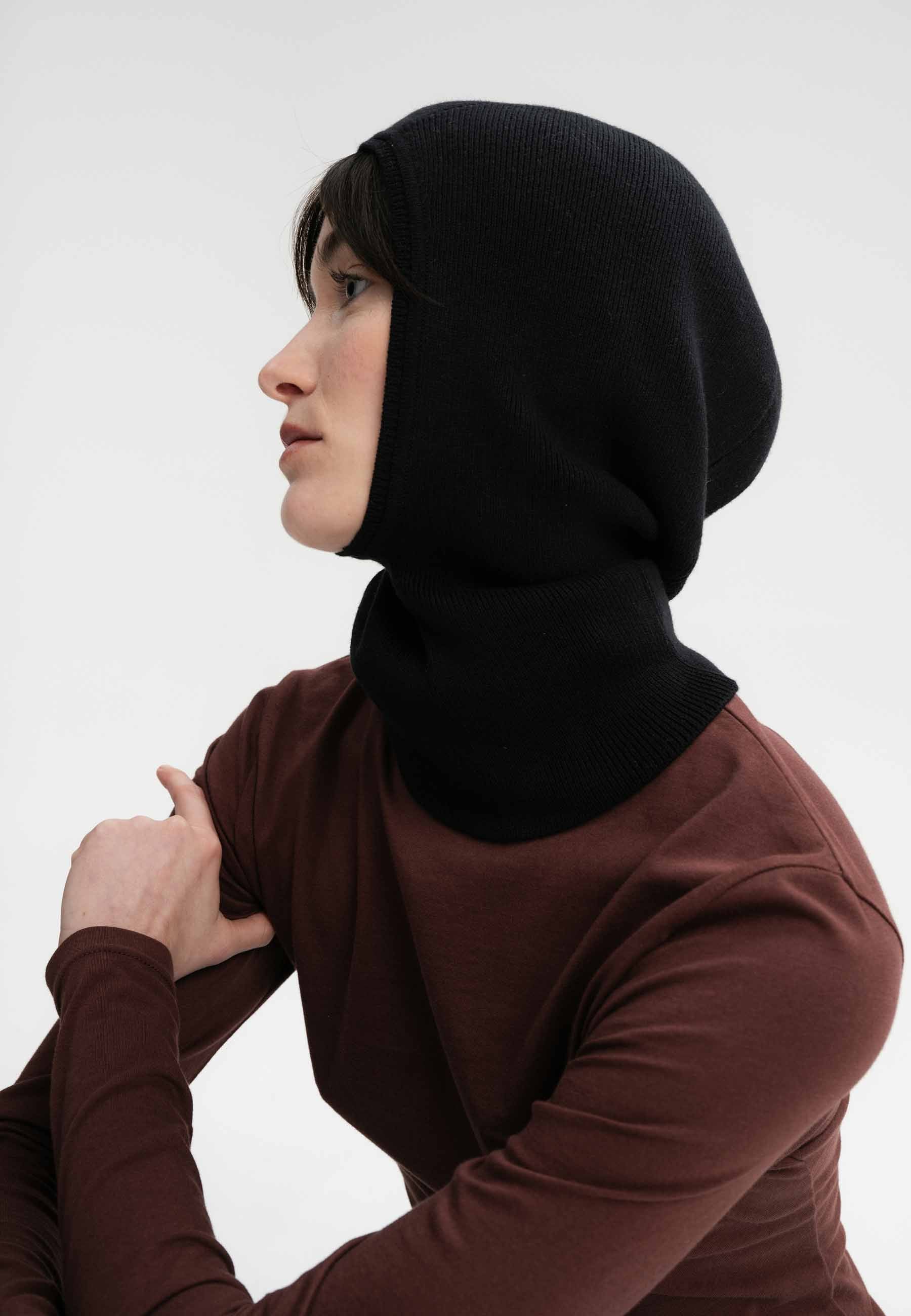 Charvi_Fine-Knit-Balaclava_women_black_02.jpg